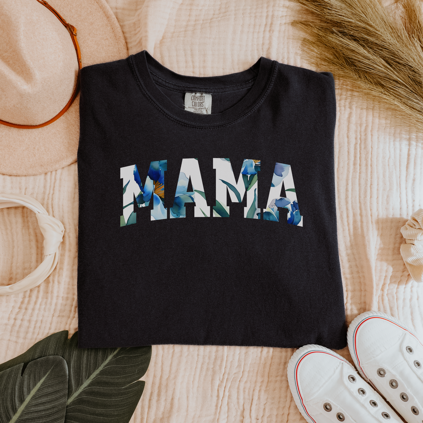 Floral "MAMA" Graphic T-Shirt – Bold & Beautiful Gift Tee for Moms