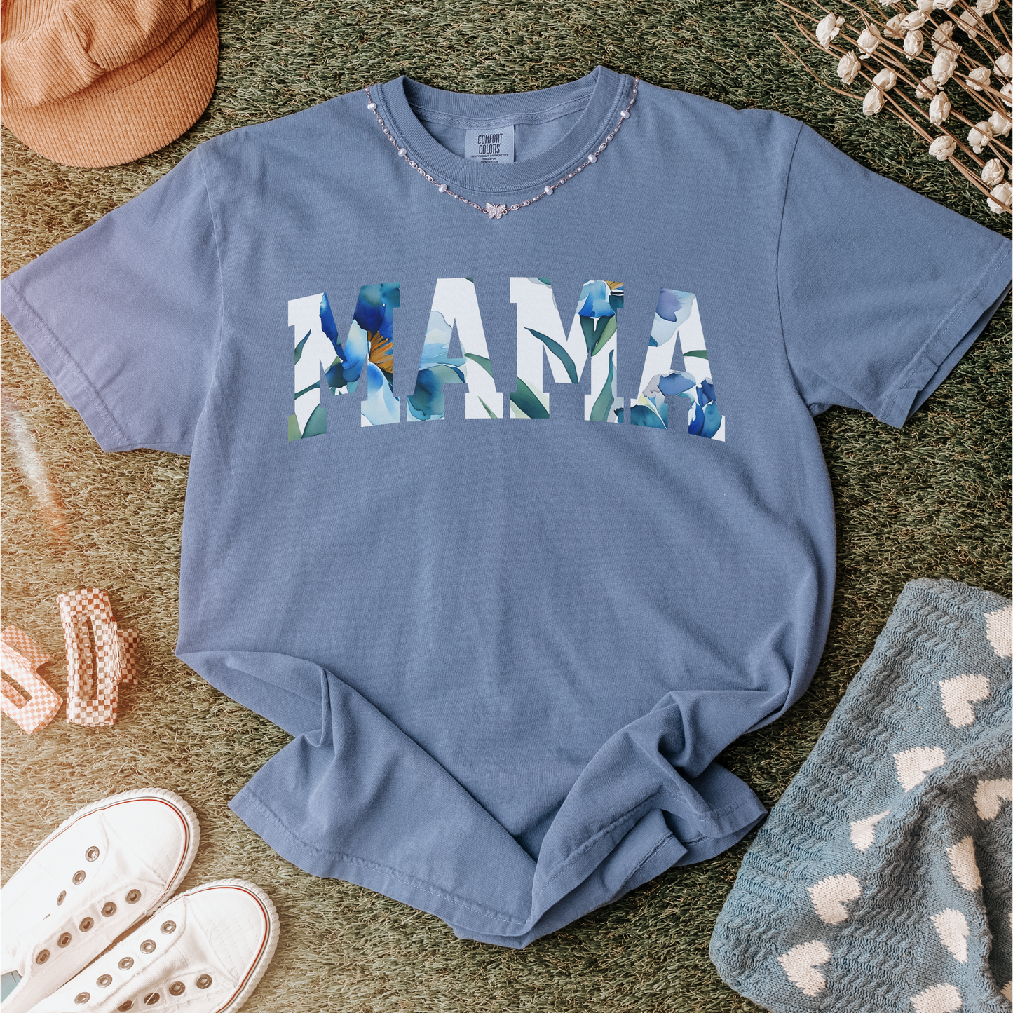 Floral "MAMA" Graphic T-Shirt – Bold & Beautiful Gift Tee for Moms