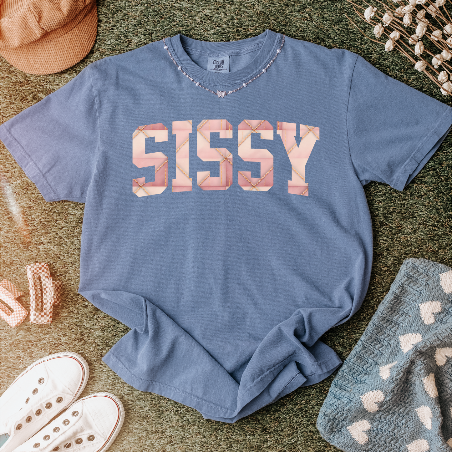 “SISSY” Geometric T-Shirt – Cute Sister Tee in Modern Pink Design