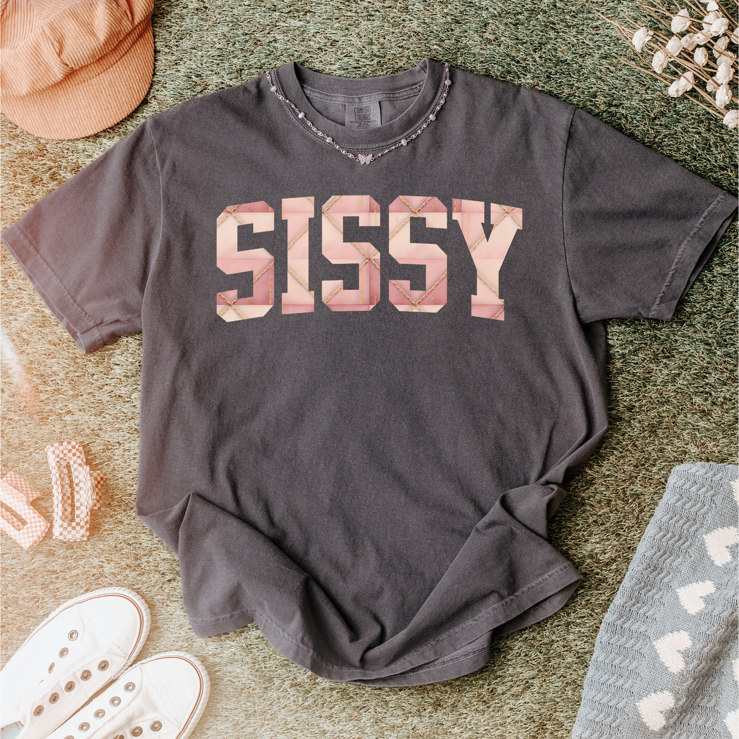 “SISSY” Geometric T-Shirt – Cute Sister Tee in Modern Pink Design