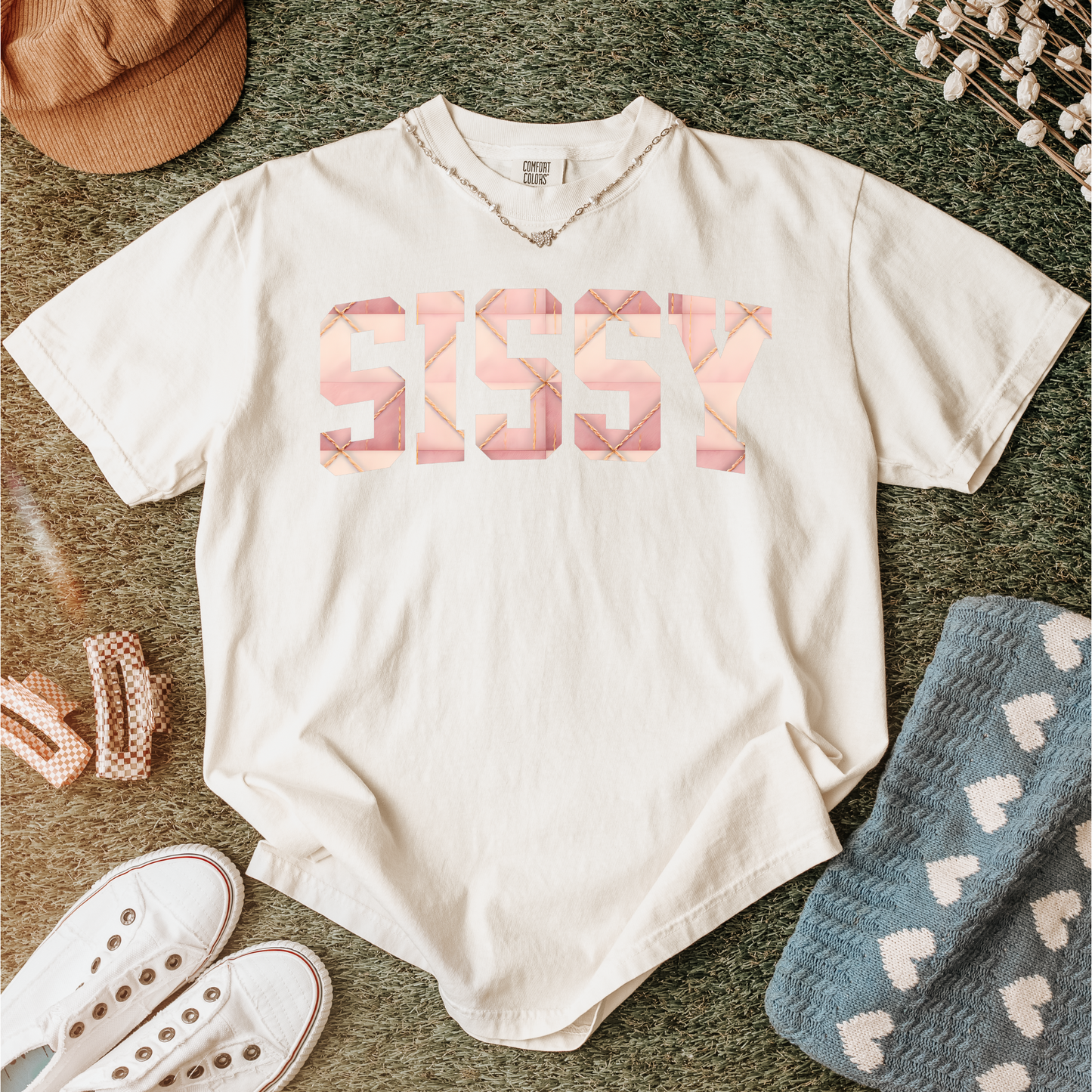 “SISSY” Geometric T-Shirt – Cute Sister Tee in Modern Pink Design