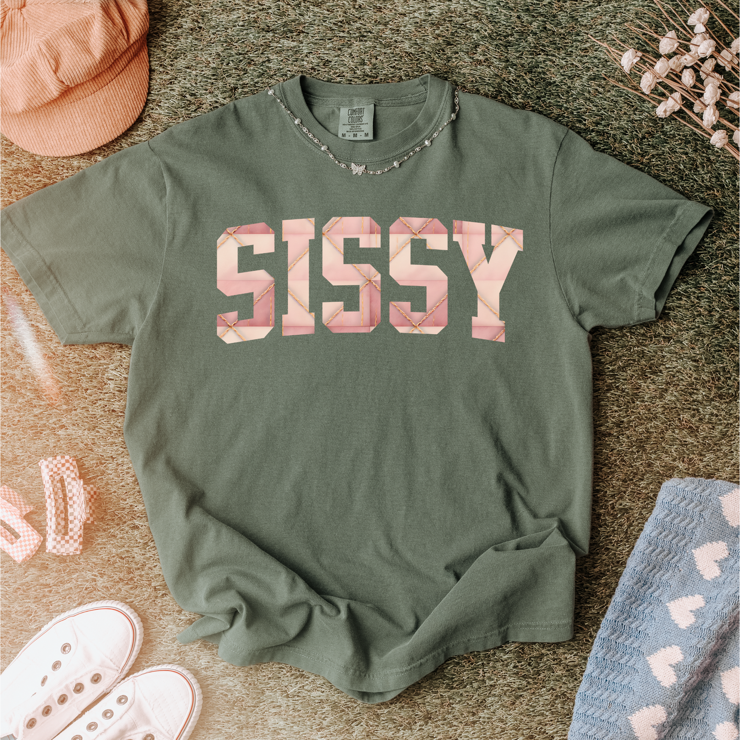 “SISSY” Geometric T-Shirt – Cute Sister Tee in Modern Pink Design